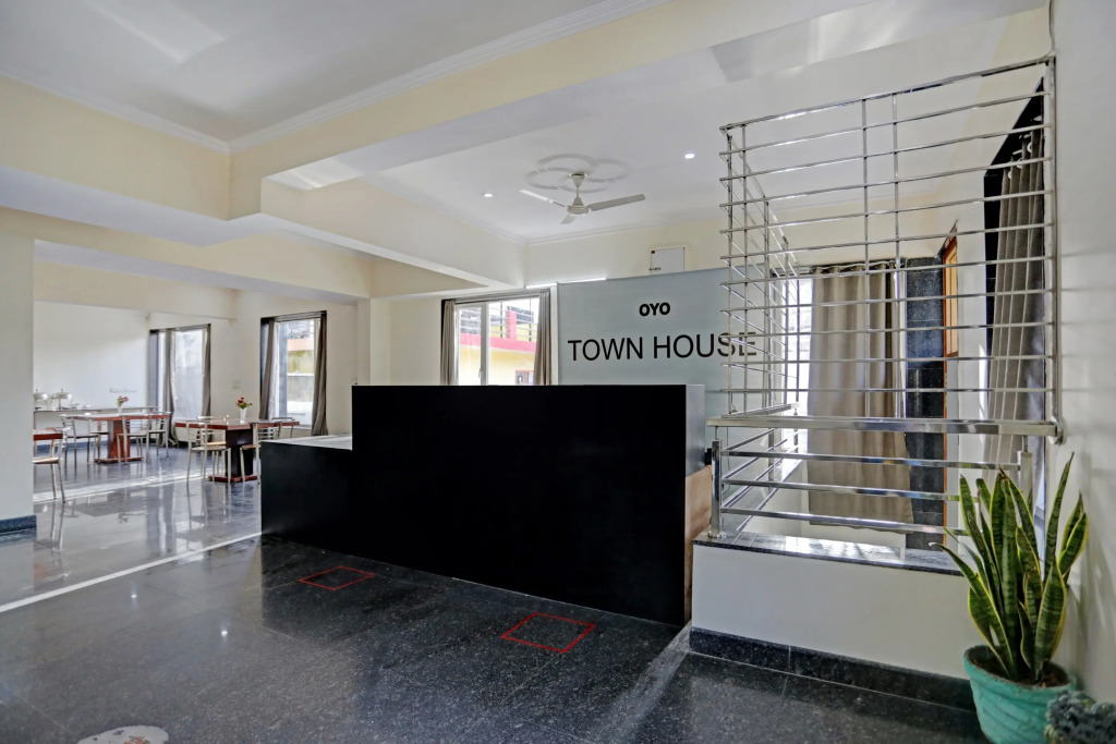 Нойда: OYO Townhouse 79643 Oyo Townhouse Hotel Merriment Near ISKCON Temple Noida