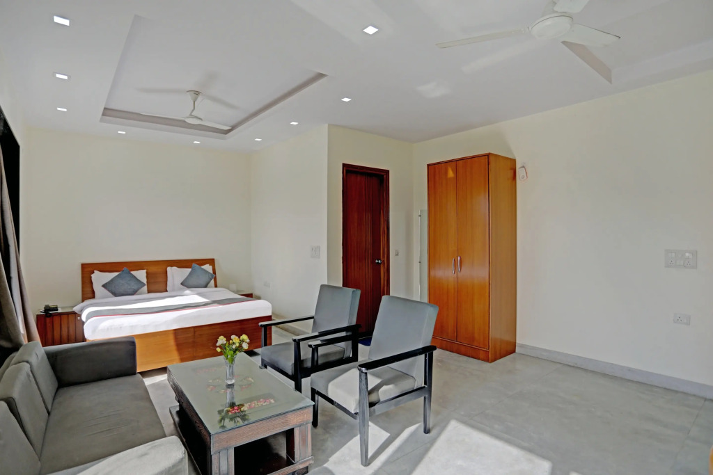 Нойда: OYO Townhouse 79643 Oyo Townhouse Hotel Merriment Near ISKCON Temple Noida