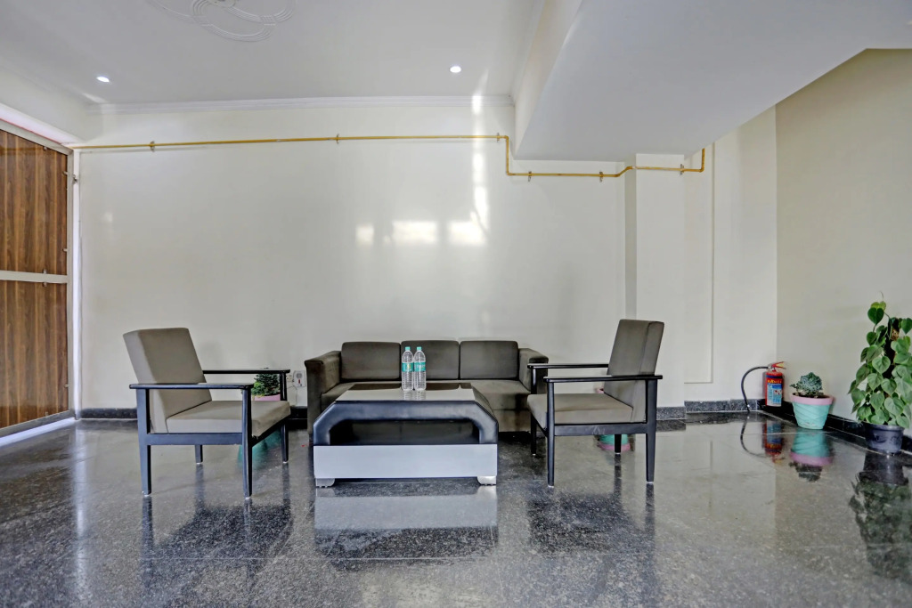 Нойда: OYO Townhouse 79643 Oyo Townhouse Hotel Merriment Near ISKCON Temple Noida