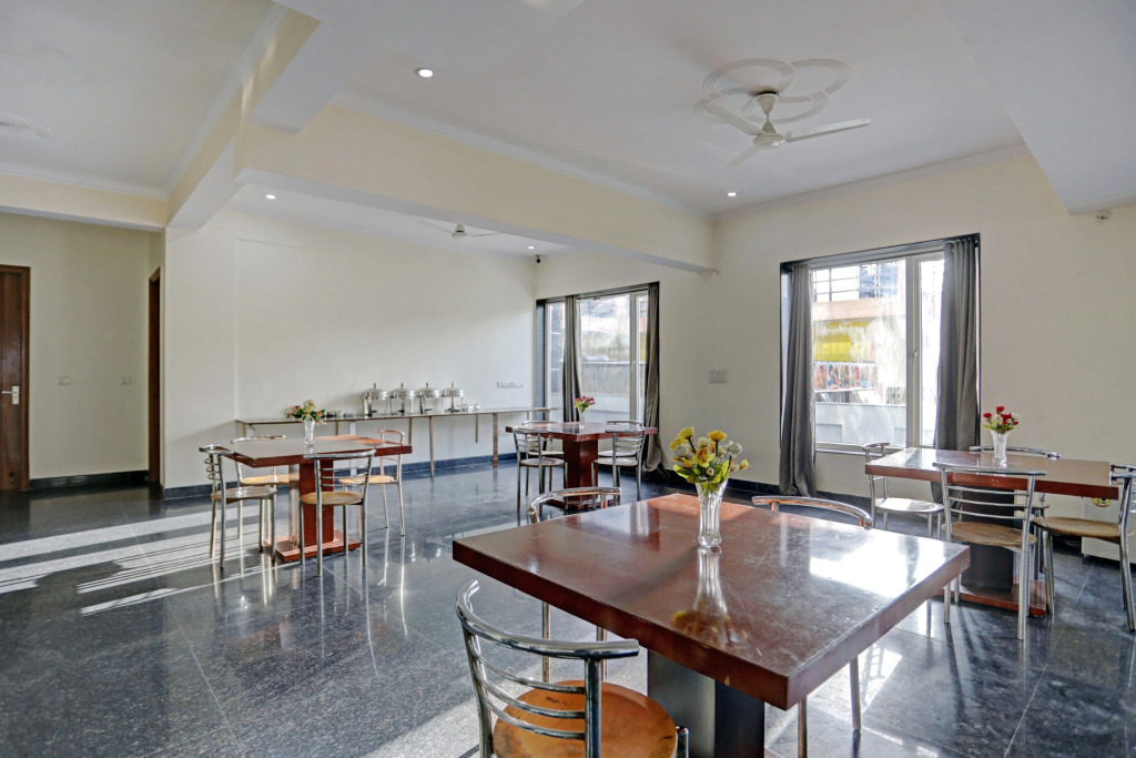 Нойда: OYO Townhouse 79643 Oyo Townhouse Hotel Merriment Near ISKCON Temple Noida