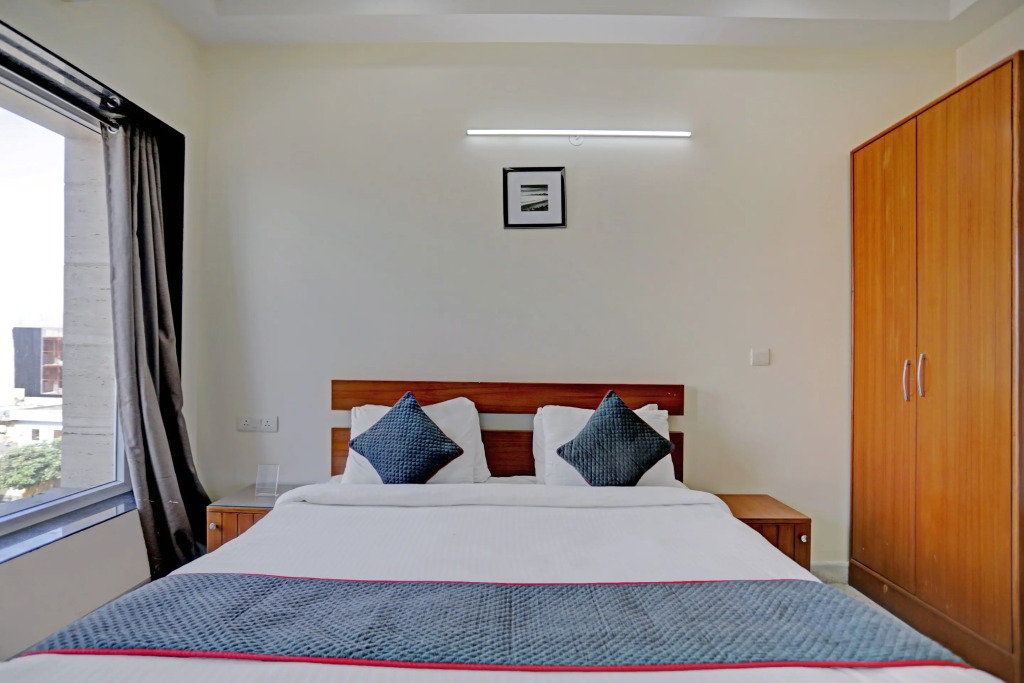 Нойда: OYO Townhouse 79643 Oyo Townhouse Hotel Merriment Near ISKCON Temple Noida