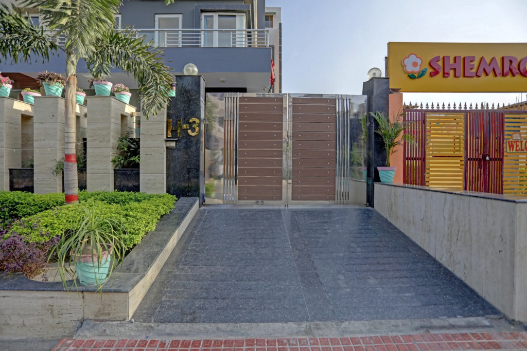 Нойда: OYO Townhouse 79643 Oyo Townhouse Hotel Merriment Near ISKCON Temple Noida