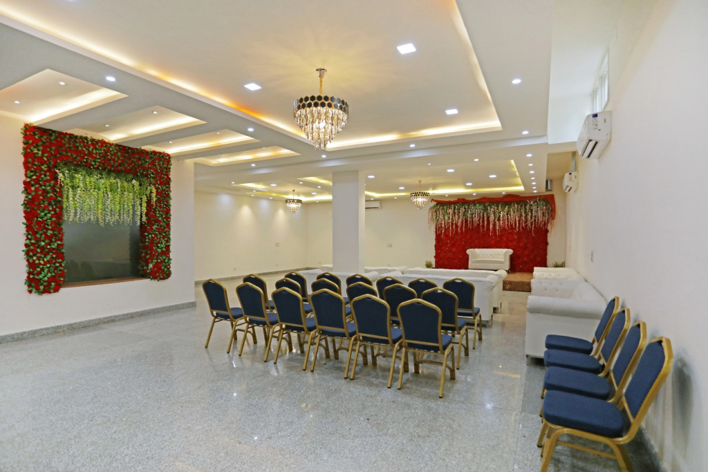 Нойда: OYO Townhouse 79643 Oyo Townhouse Hotel Merriment Near ISKCON Temple Noida
