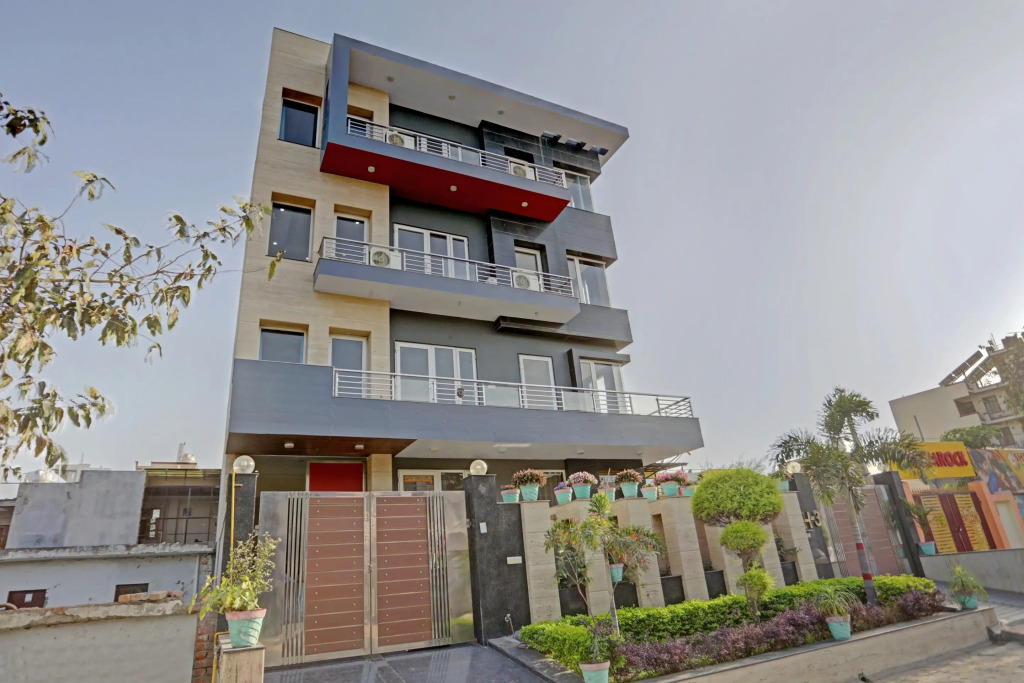 Нойда: OYO Townhouse 79643 Oyo Townhouse Hotel Merriment Near ISKCON Temple Noida