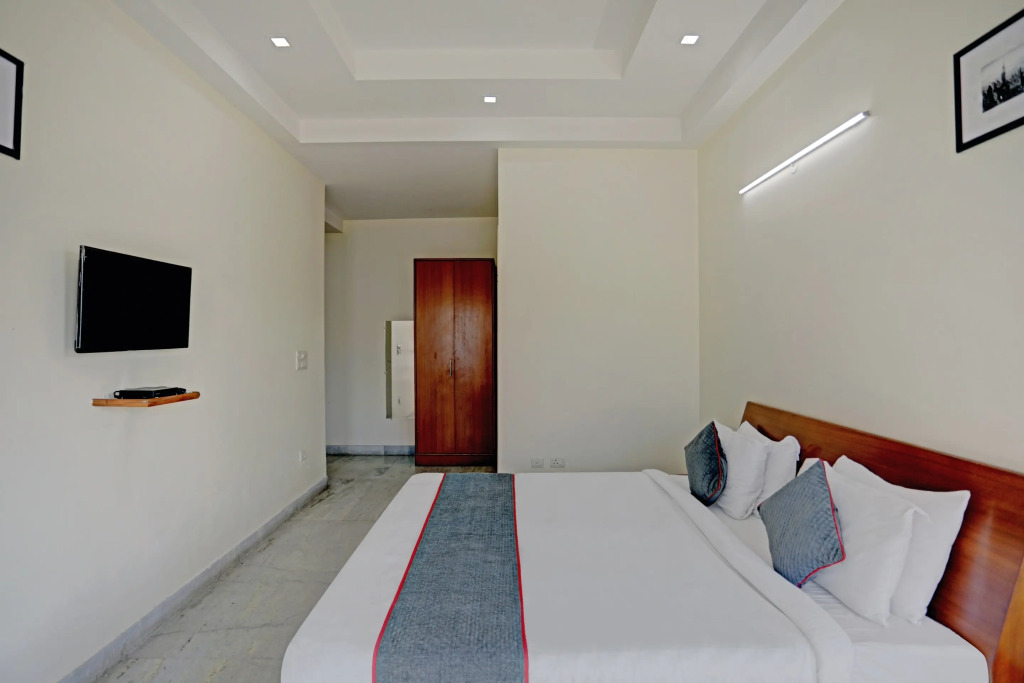 Нойда: OYO Townhouse 79643 Oyo Townhouse Hotel Merriment Near ISKCON Temple Noida