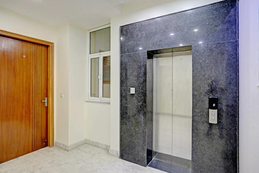 Нойда: OYO Townhouse 79643 Oyo Townhouse Hotel Merriment Near ISKCON Temple Noida