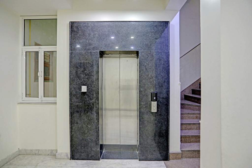 Нойда: OYO Townhouse 79643 Oyo Townhouse Hotel Merriment Near ISKCON Temple Noida