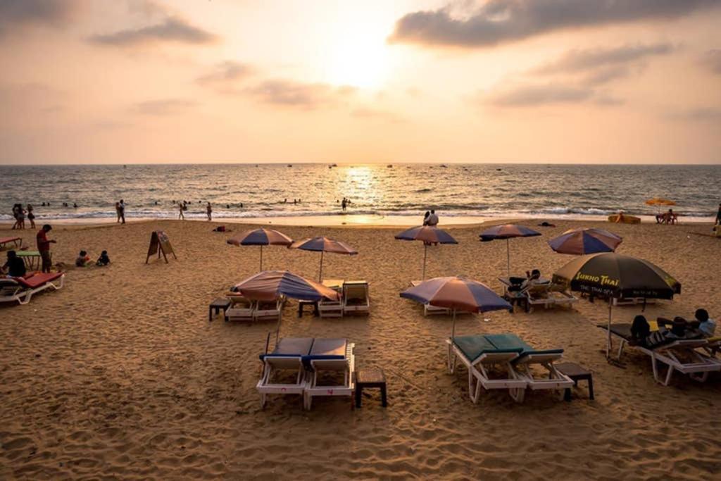 Анджуна: Beachfront pool villa Myconos