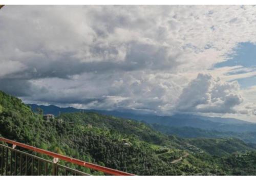 Куфри: Breath-taking valley view rooms in shimla