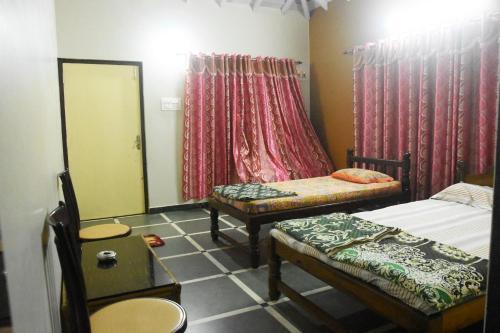 Гокарна: Hotel Om Star Beach Cottage