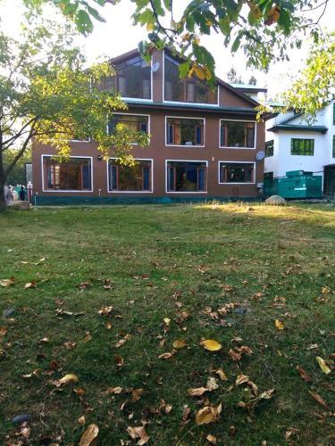 Пахалгам: River View Resort Phalgham