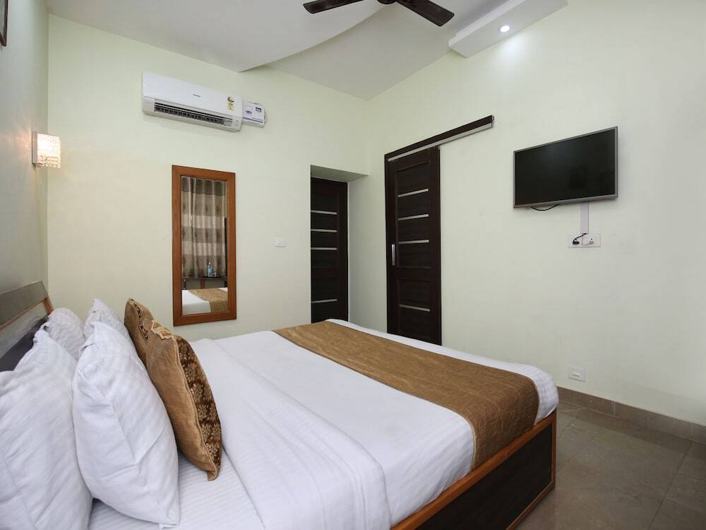 Зиракпур: OYO 9956 Hotel Pelican Inn