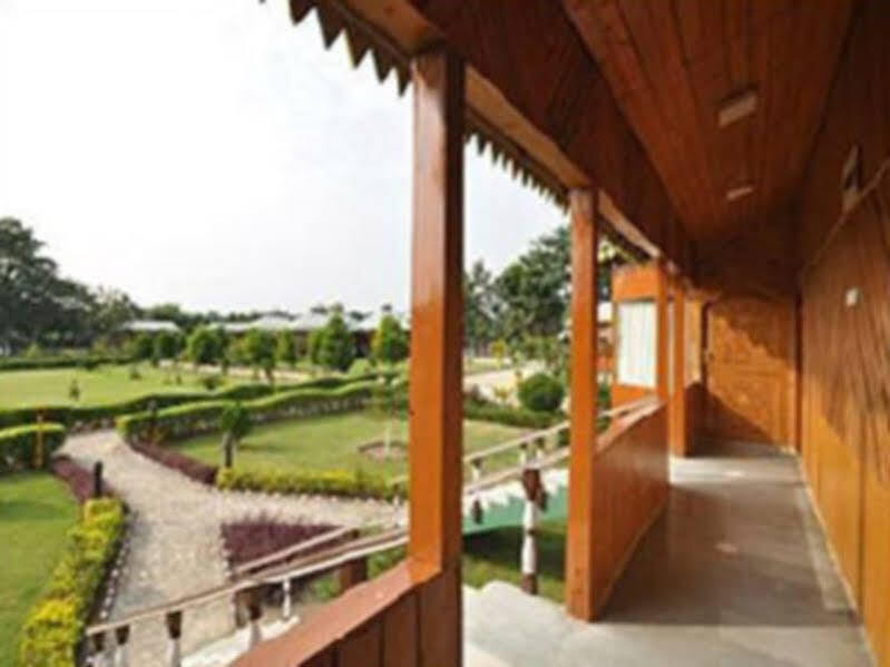 Уттар Митиали: Resort Suncity Lataguri