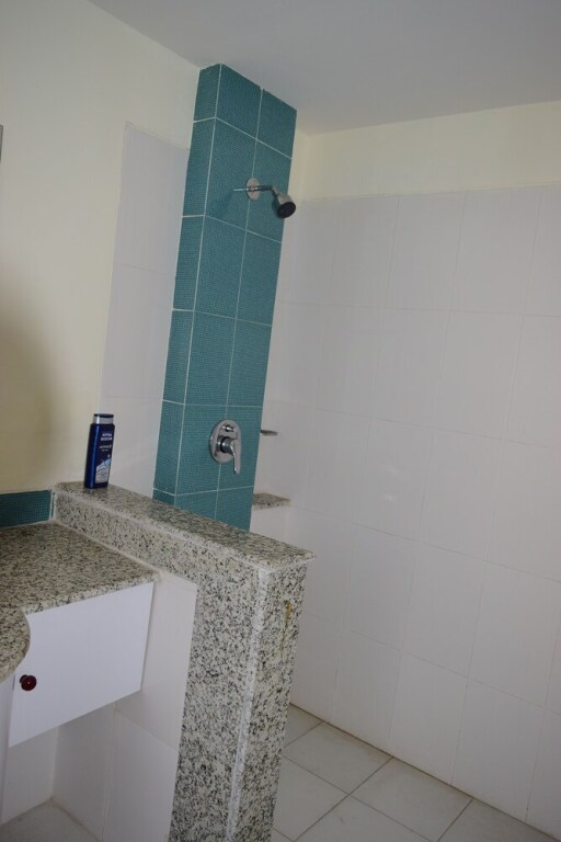 Большая Нойда: Spacious Condo Apartment in Greater Noida