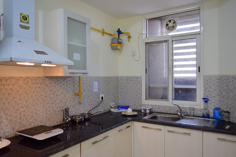 Большая Нойда: Spacious Condo Apartment in Greater Noida