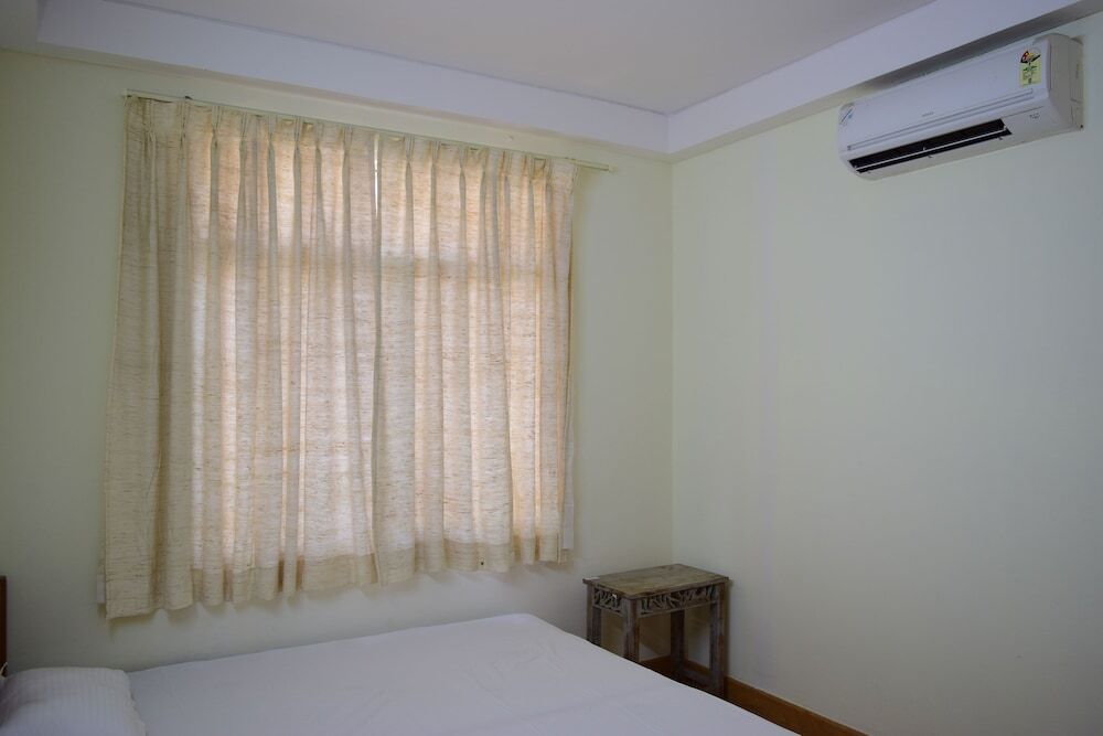 Большая Нойда: Spacious Condo Apartment in Greater Noida