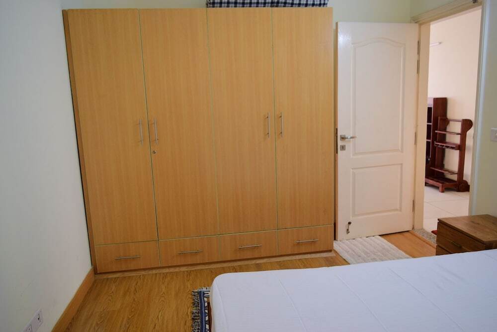 Большая Нойда: Spacious Condo Apartment in Greater Noida