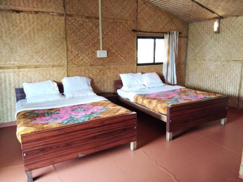 Ути: Misty Wood Resorts
