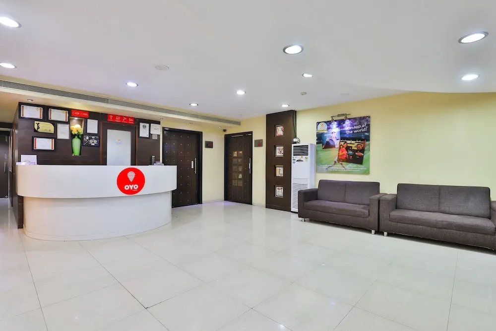 Сурат: Oyo 3975 Golden Star Country Club