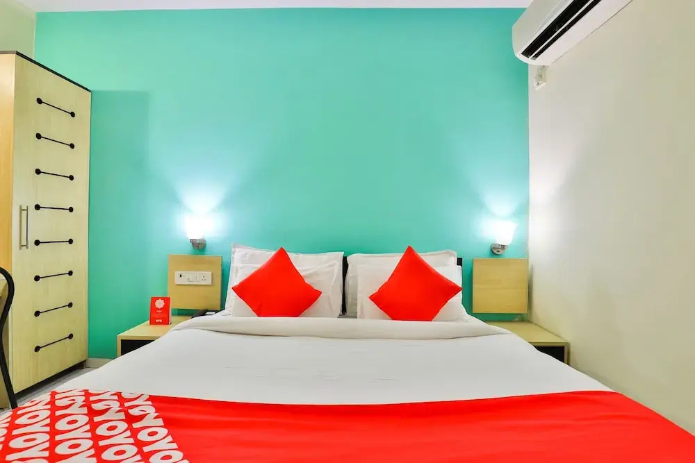 Сурат: Oyo 3975 Golden Star Country Club