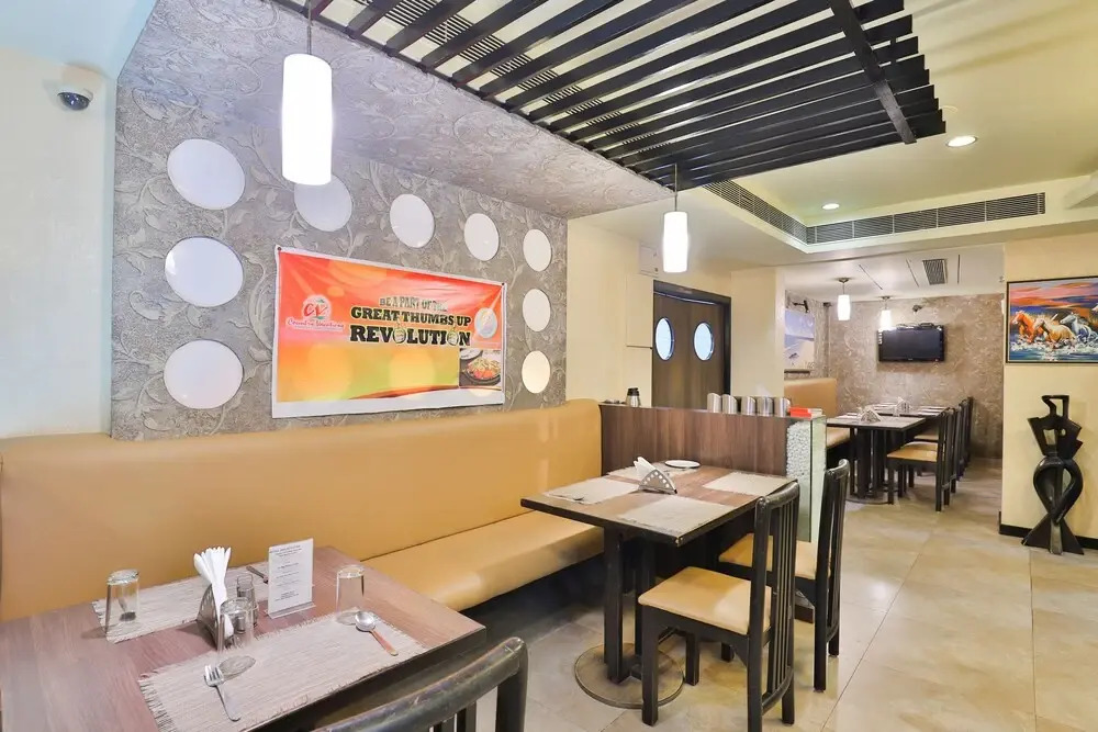 Сурат: Oyo 3975 Golden Star Country Club