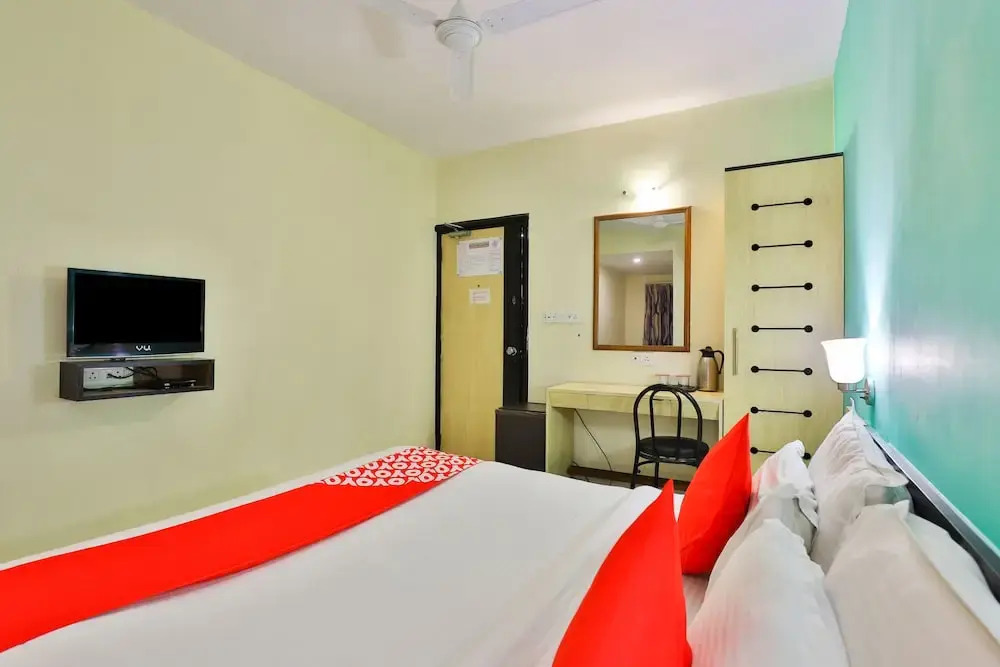 Сурат: Oyo 3975 Golden Star Country Club