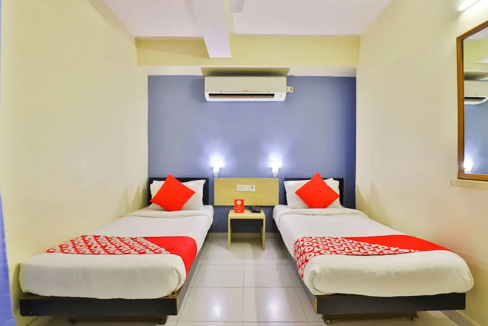 Сурат: Oyo 3975 Golden Star Country Club