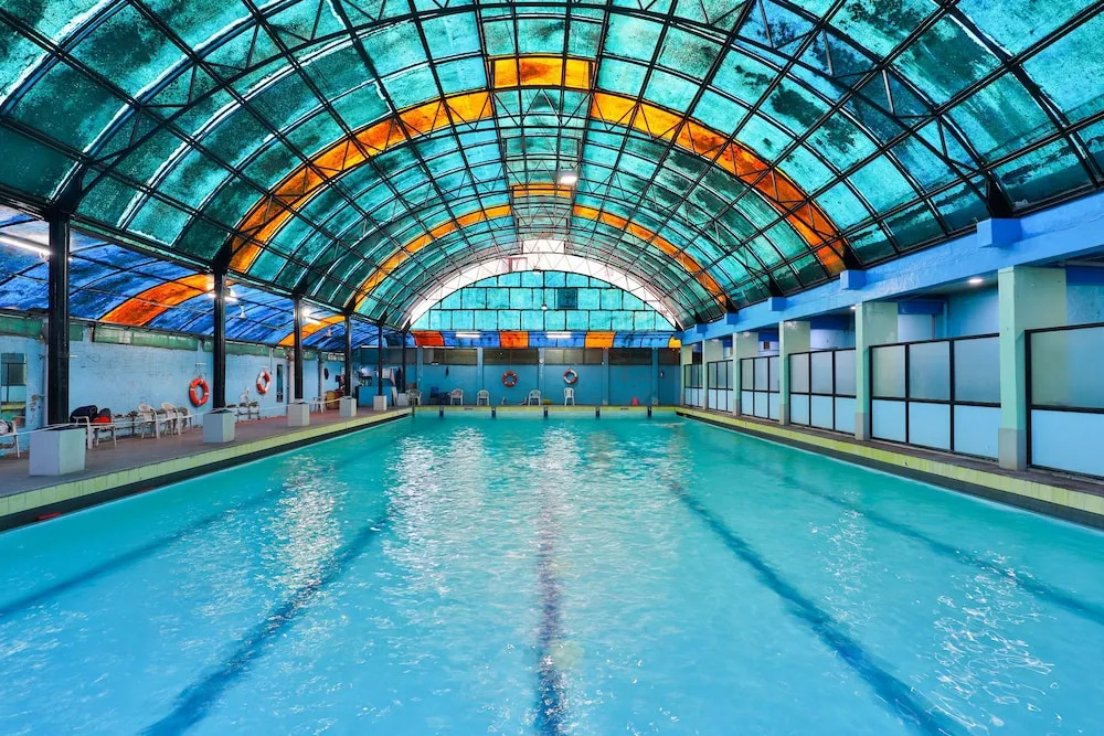 Сурат: Oyo 3975 Golden Star Country Club
