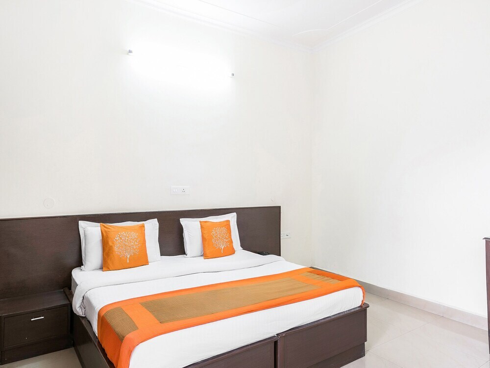 Нойда: OYO 15929 Comfort Residency