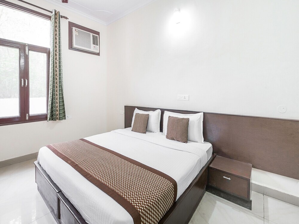 Нойда: OYO 15929 Comfort Residency