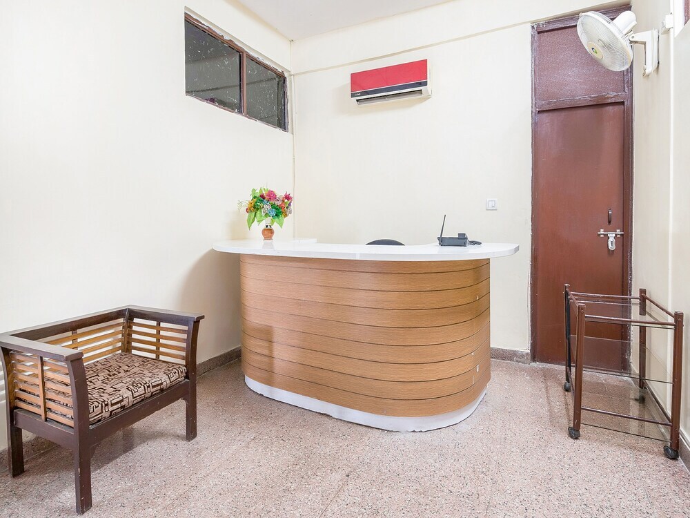 Нойда: OYO 15929 Comfort Residency