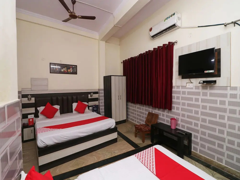 Агра: Oyo 26146 Hotel Sarwan
