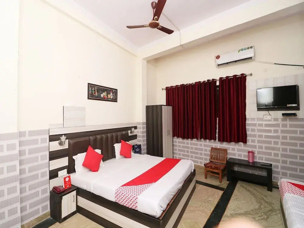 Агра: Oyo 26146 Hotel Sarwan