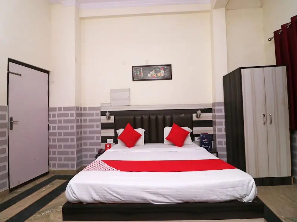 Агра: Oyo 26146 Hotel Sarwan