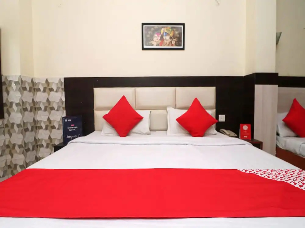 Агра: Oyo 26146 Hotel Sarwan