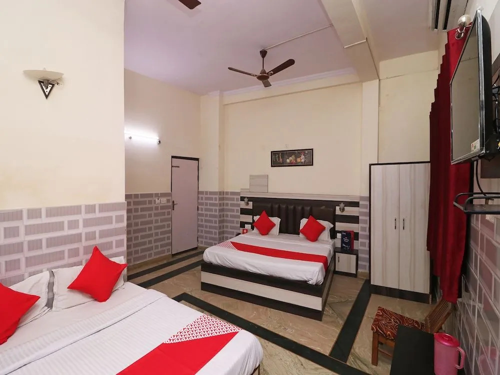 Агра: Oyo 26146 Hotel Sarwan