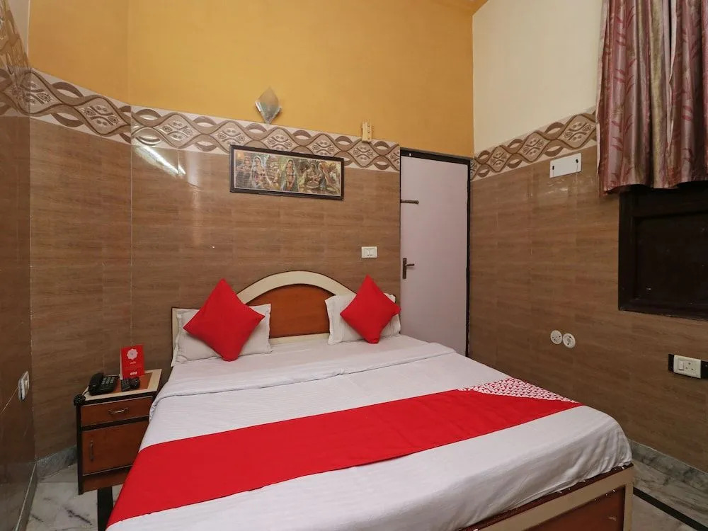 Агра: Oyo 26146 Hotel Sarwan