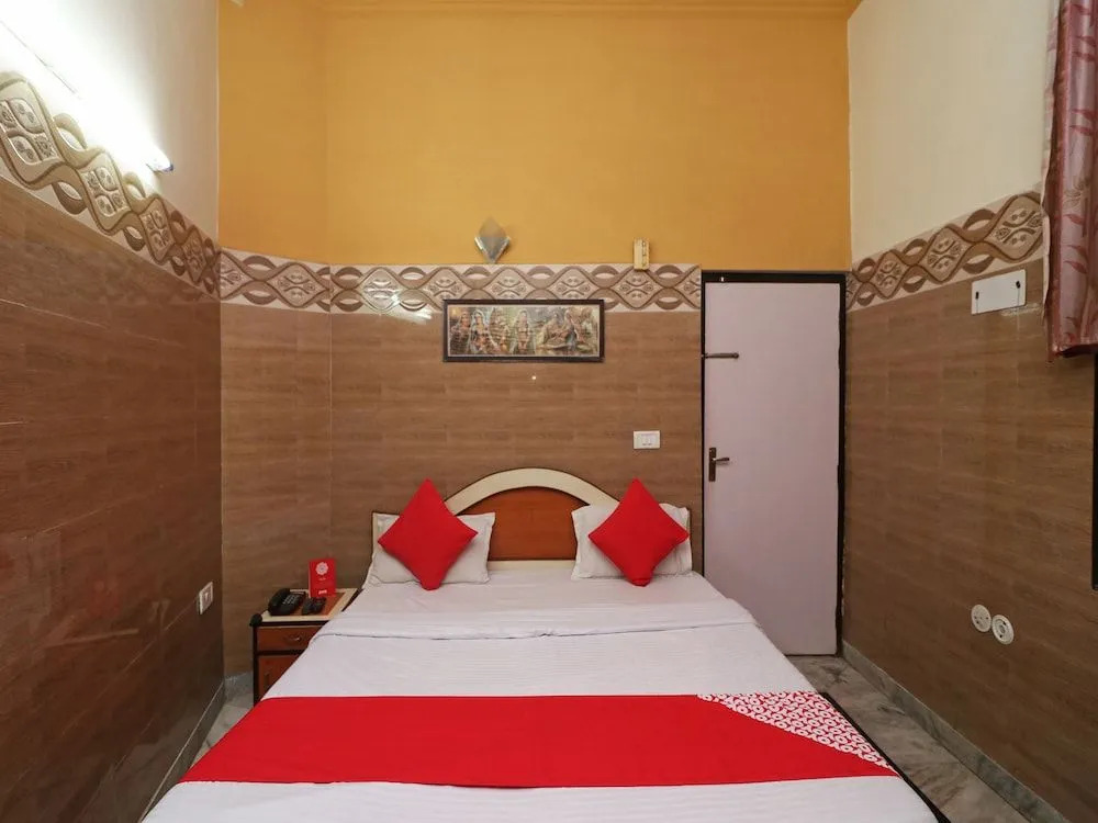 Агра: Oyo 26146 Hotel Sarwan