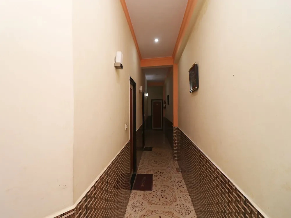Агра: Oyo 26146 Hotel Sarwan