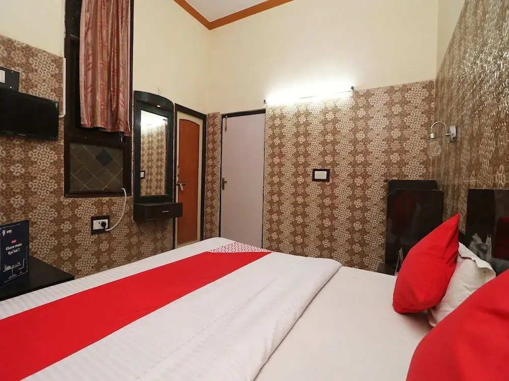 Агра: Oyo 26146 Hotel Sarwan