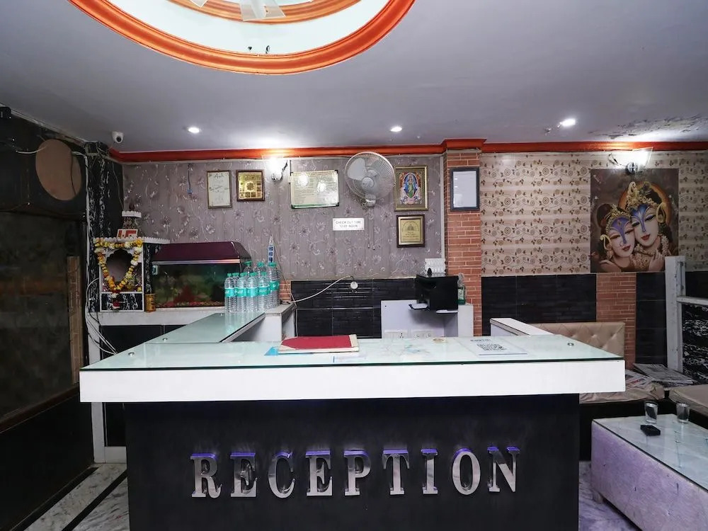 Агра: Oyo 26146 Hotel Sarwan