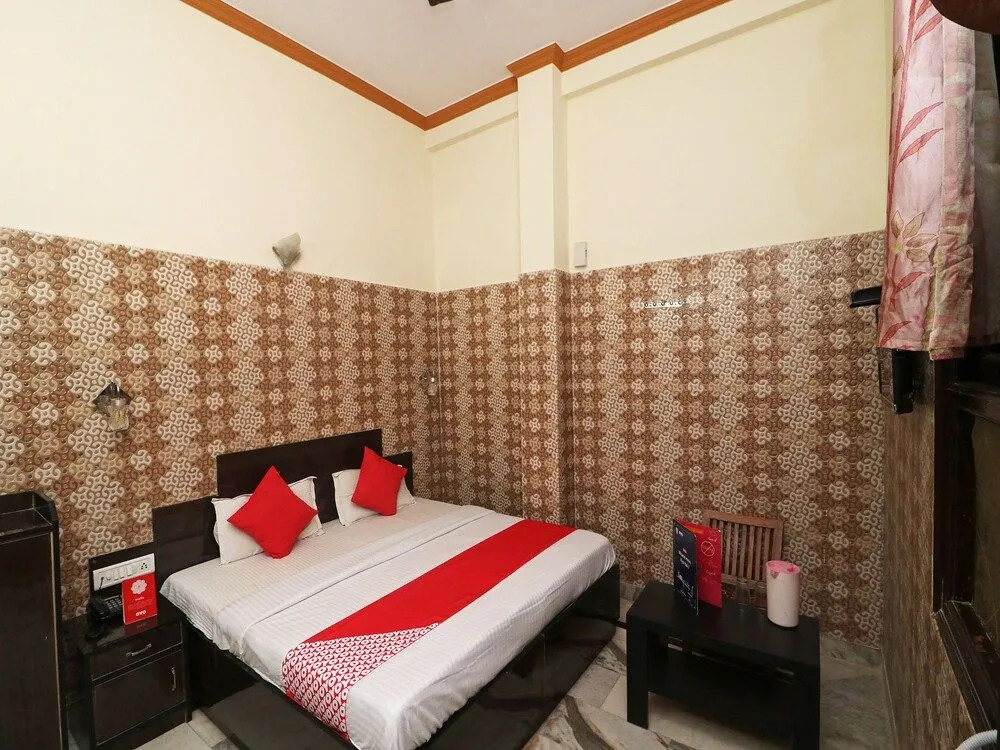 Агра: Oyo 26146 Hotel Sarwan
