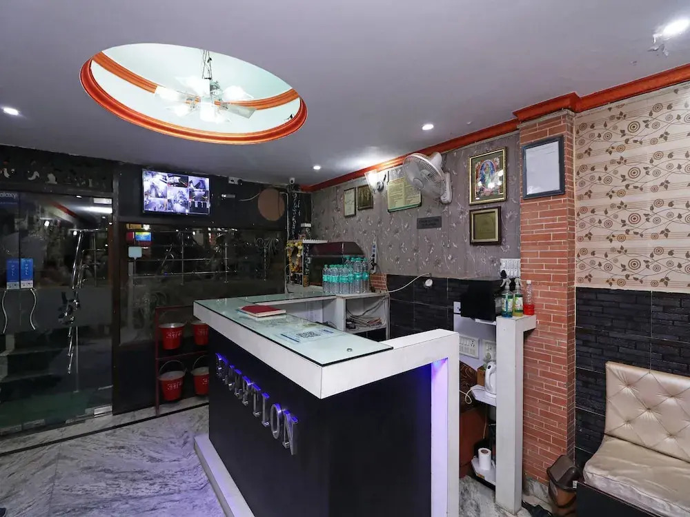 Агра: Oyo 26146 Hotel Sarwan