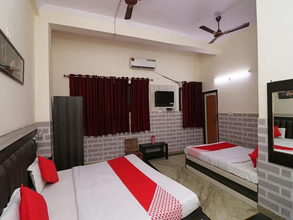 Агра: Oyo 26146 Hotel Sarwan