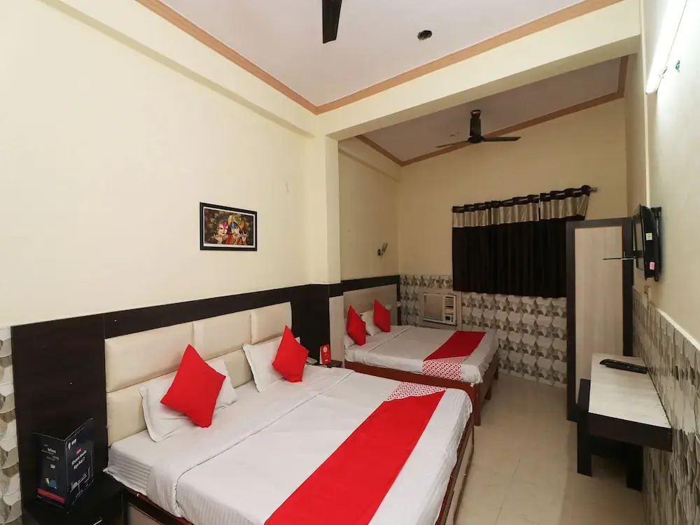 Агра: Oyo 26146 Hotel Sarwan
