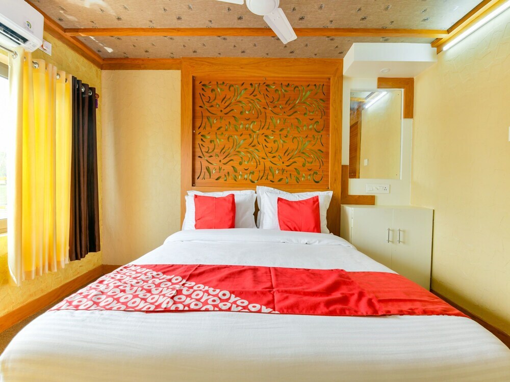 Аллеппи: OYO 16838 Big B Houseboat 10 BHK