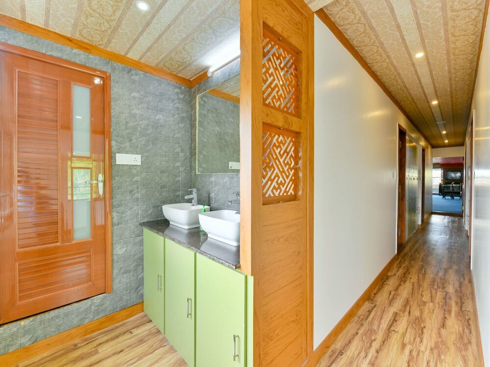 Аллеппи: OYO 16838 Big B Houseboat 10 BHK