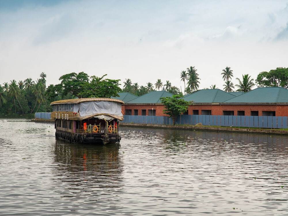 Аллеппи: OYO 16838 Big B Houseboat 10 BHK