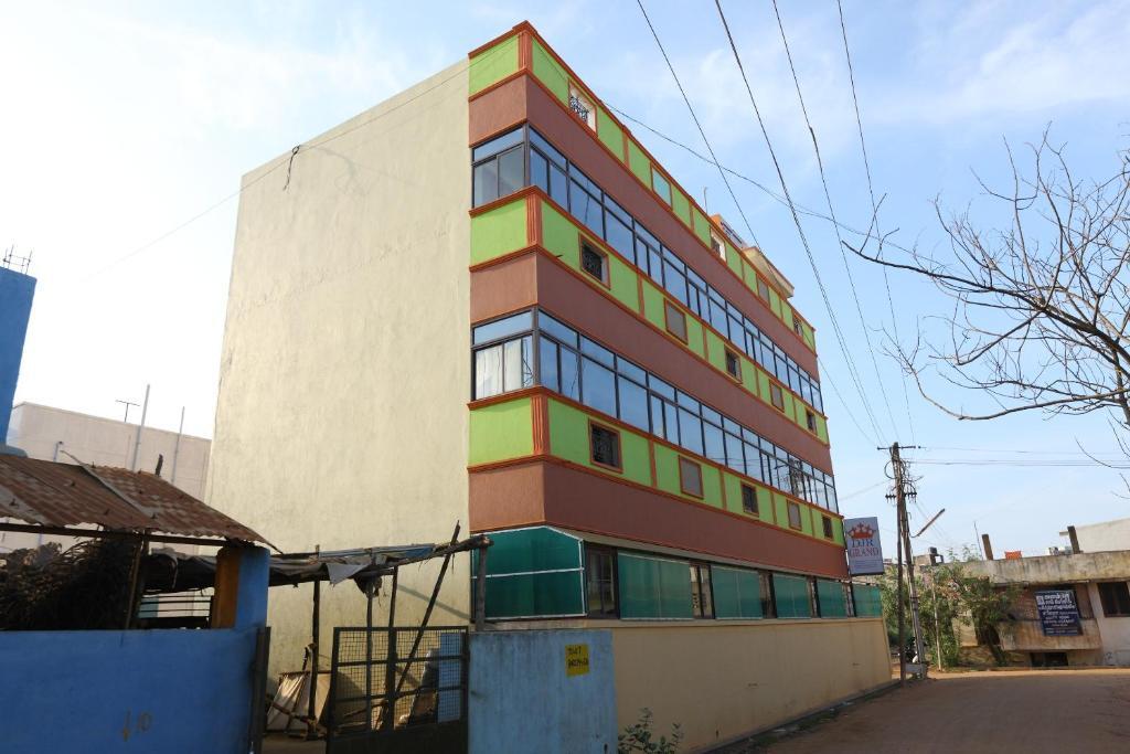 Пудучерри: OYO 15162 DJR Grand