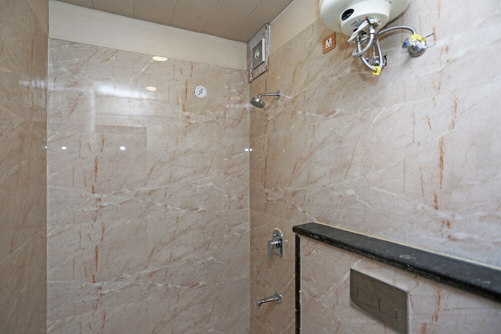Дехрадун: OYO 15566 Hotel Rosewood Inn